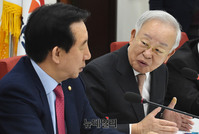 [포토] 대화 나누는 김성태-손경식