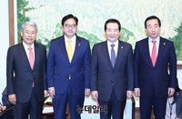 [포토] 정례회동 갖는 정세균 의장관 여야3당 원내대표
