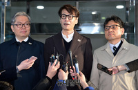 [포토] 평양공연 위해 판문점 향하는 남북실무접촉단