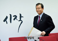 [포토] 지방선거총괄기획단 회의 참석하는 홍문표