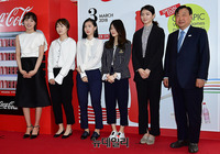 [포토] 기념촬영하는 이희범-쇼트트랙 여자대표팀