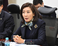 [포토] 중진의원 연석회의 참석한 나경원 의원