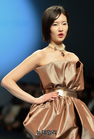 [포토] 감각적인 런웨이 선보이는 '미스지컬렉션'