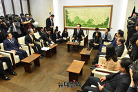 [포토] 개헌 놓고 만난 여야3당 원내대표와 정세균 국회의장