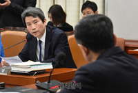 [포토] 항의하는 이인영 더불어민주당 의원