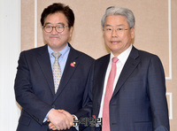 [포토] 악수 하는 우원식-김동철