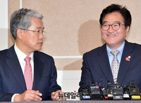 [포토] 대화 나누는 우원식-김동철