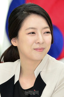 [포토] 미소 짓는 배현진 자유한국당 송파을 당협위원장