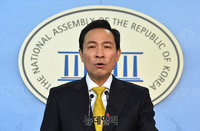[포토] 기자회견 하는 우상호 더불어민주당 의원