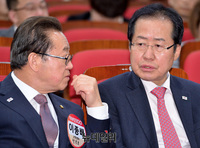 [포토] 토크콘서트, 대화 나누는 홍준표-이종배