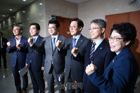 [포토] 파이팅 외치는 더불어민주당 지방선거 예비후보들