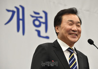 [포토] 기조연설 하는 손학규 동아시아미래재단 상임고문