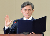 [포토] KBS사장 후보 인사청문회, 선서하는 양승동