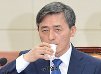 [포토] 물 마시는 양승동 KBS사장 후보자