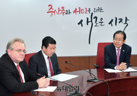 [포토] 주한미국상공회의소와 면담하는 홍준표