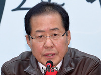 [포토] 홍준표 "이인제, JP이래 충청도가 낳은 가장 큰 인물"