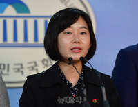 [포토] 디지털정책 관련 브리핑하는 김재연 민중당 대변인