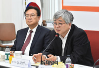 [포토] 토지공개념 토론회 참석한 심교언 건국대 부동산학과 교수