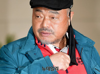 [포토] 마스크 벗은 김흥국 "미투도 성폭행도 아니다"