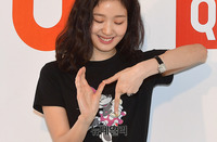 [포토] 김고은, 손으로 만드는 영문 이니셜