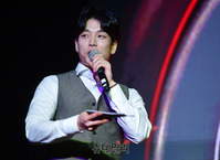 [포토] 그룹 느와르 소개하는 창민 "제 쇼케이스에도 많이 와주세요"