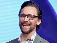 [포토] 어벤져스 내한, 환한 미소짓는 톰 히들스턴