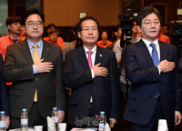 [포토] 국민의례 하는 홍준표-유승민-우원식