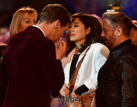 [포토] 꽃샘추위에 콧물 닦는 컴버배치