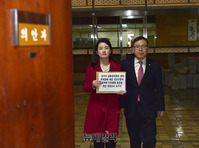 [포토] 인사체계 점검 국정조사 요구서 제출하는 정태옥-신보라