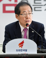 [포토] 文대통령과 영수회담 내용 밝히는 홍준표 