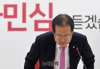 [포토] 영수회담 관련 기자간담회 자리한 홍준표