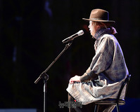 [포토] 세월호 4주기, 노래하는 가수 이상은