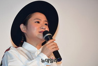 [포토] 밴드 '더 로즈' 소개하는 김신영