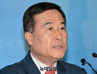 [포토] 현안 브리핑 하는 허성우 수석부대변인