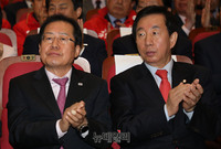 [포토] 박수치는 홍준표-김성태