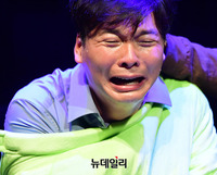 [포토] 가슴아픈 눈물연기 보여주는 배우 문창완 