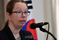 [포토] 北인권토론회서 기조연설하는 '시나 폴슨' 서울유엔인권사무소장