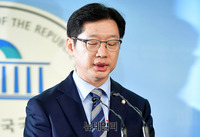 [포토] 김경수, 경남지사 정면 돌파