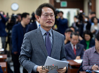 [포토] 서울시교육감 출마 기자회견에 입장하는 조희연