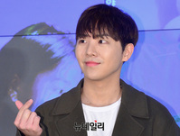 [포토] 김형석, 여심 저격 하트