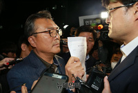 [포토] TV조선 압수수색 시도, 기자들 반발에 무산