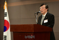 [포토] 격려사하는 이철호 의협 대의원회 의장