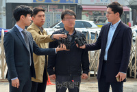 [포토] 드루킹 측근과 돈거래, 김경수 전 보좌관 경찰 출석