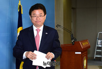 [포토] 국회 떠나는 이철우 자유한국당 의원