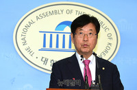 [포토] 한국당 4선 강길부 "홍준표 대표는 사퇴하라"