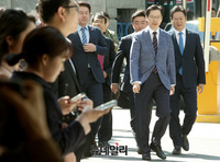 [포토] 경찰 출석 하는 김경수