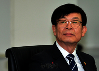[포토] 유통업계 간담회 참석한 김상조 공정거래위원장