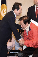 [포토] 악수 나누는 정세균-김성태