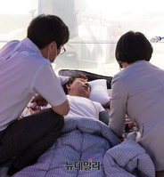 [포토] 의료진 진료받는 김성태 한국당 원내대표