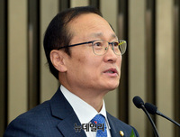[포토] 정견발표 하는 홍영표 원내대표 후보